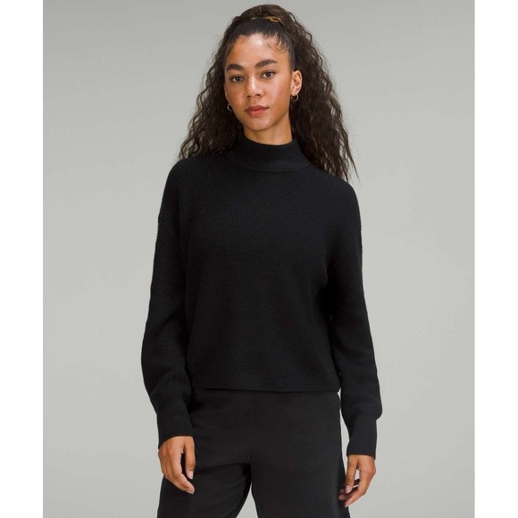 Lululemon Women´s Merino Wool Blend Ribbed Turtleneck...
